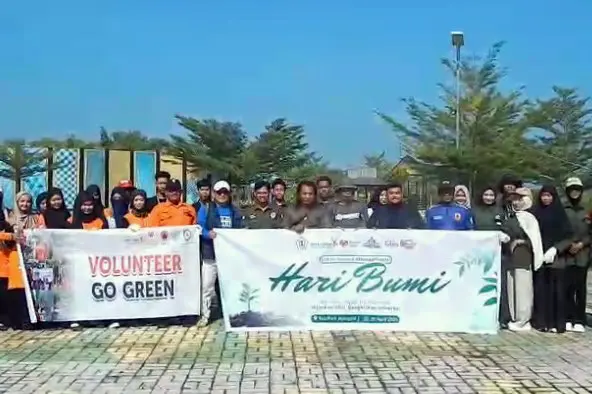 Pepelingasih Batola menggelar aksi penanaman pohon di Jejangkit Ecopark bersama Rumah Zakat dan Komunitas Jurnalis Batola, Minggu (26/4) pagi. Foto: Istimewa