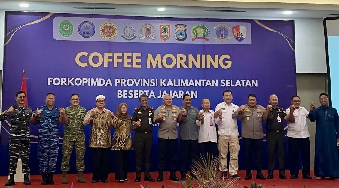 Foto bersama para kepala Forkopimda di acara Coffee Morning yang di inisiasi Polda Kalsel di hotel Rattan Inn Banjarmasin. Foto: istimewa