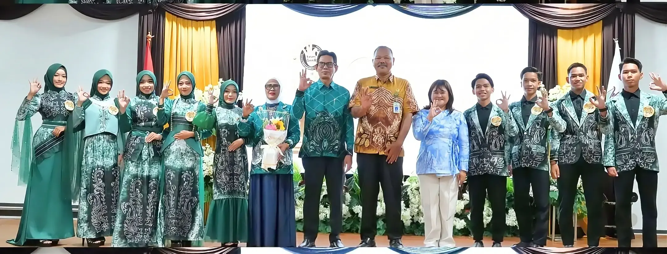Wakil Bupati Balangan, H. Akmad Fauzi dalam Sesi foto bersama Finalis Duta Genre 2026
