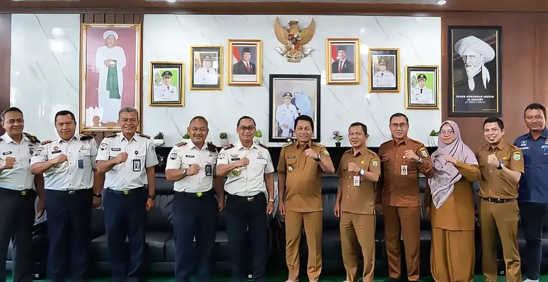 Suasana pertemuan berlangsung penuh keakraban. Dalam kesempatan tersebut, Bupati Abdul Hadi berdiskusi dan bertukar pandangan secara mendalam terkait langkah-langkah nyata mempererat kerja sama antara pemerintah daerah dengan instansi vertikal.